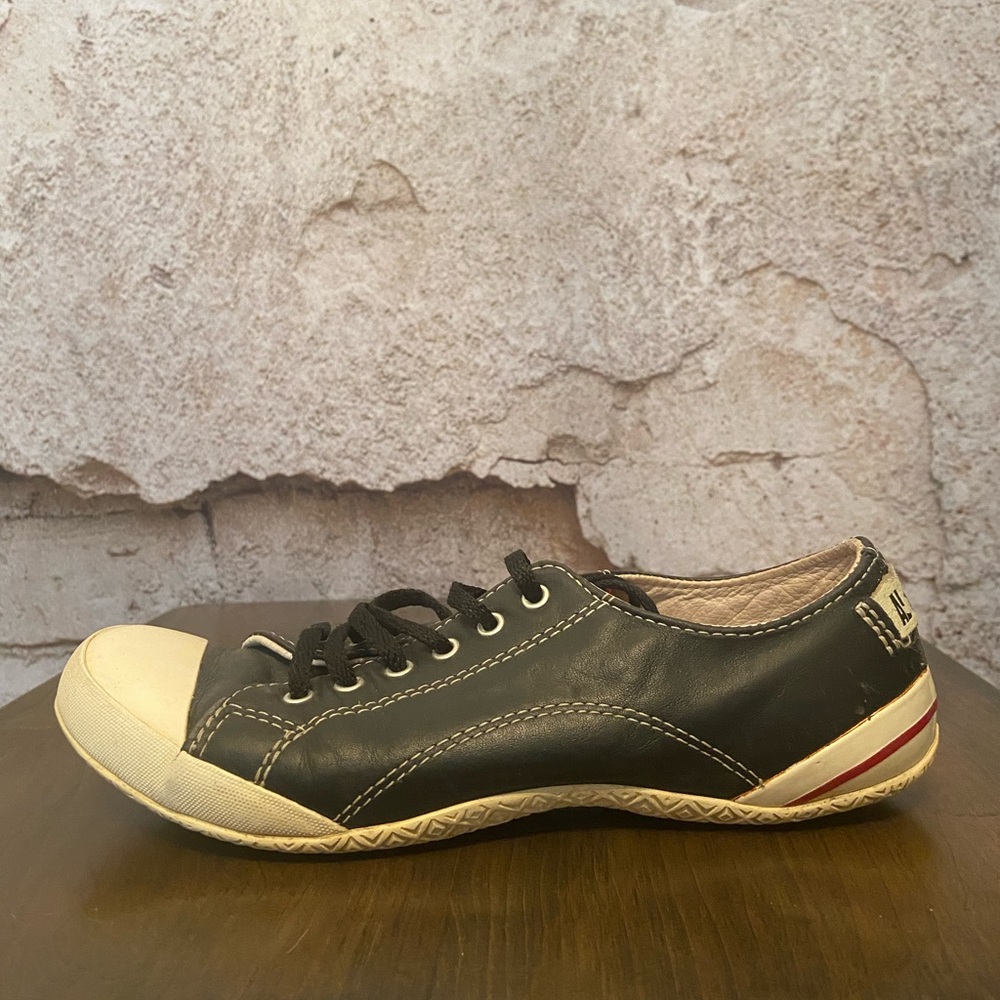 Converse Black Leather Retro Sneakers